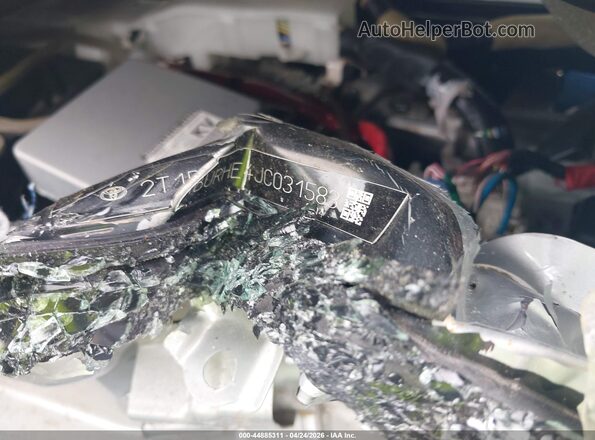 2T1BURHE4JC031583 2018 TOYOTA LL Silver Widok komory silnika