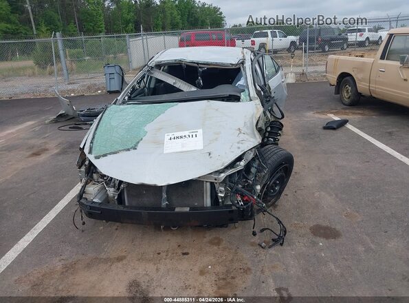 2T1BURHE4JC031583 2018 TOYOTA LL Silver Widok wnętrza z tyłu