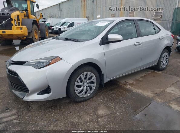 2T1BURHE8JC983602 2018 TOYOTA LL Серебряный Передняя левая четверть