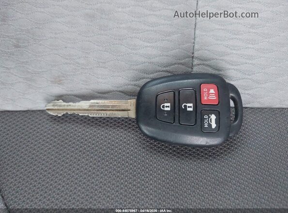 2T1BURHE8JC983602 2018 TOYOTA LL Серебряный Вид панели приборов