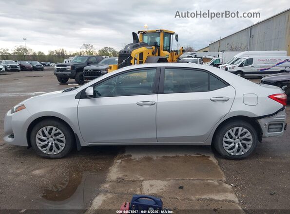 2T1BURHE8JC983602 2018 TOYOTA LL Серебряный 