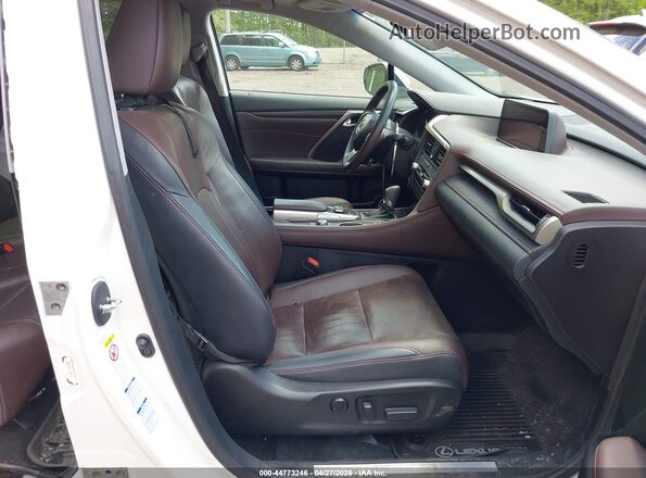 2T2BZMCA5HC082136 2017 LEXUS RX 350 White Front interior view
