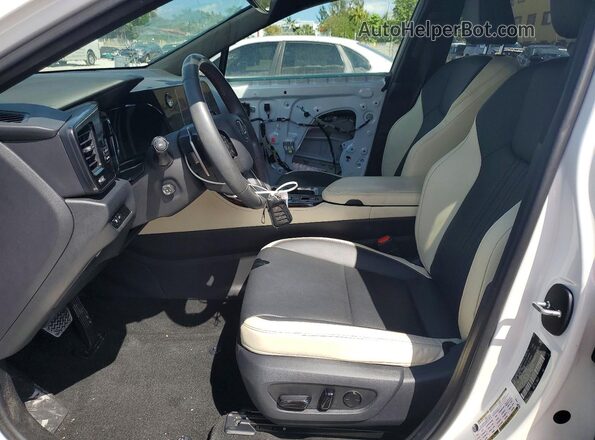 2T2GGCEZ9NC012076 2022 LEXUS NX White Widok wnętrza z przodu