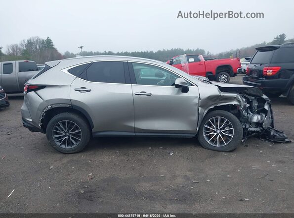 2T2GKCEZ4TC062041 2026 LEXUS NX 350H Tan Widok wnętrza z tyłu