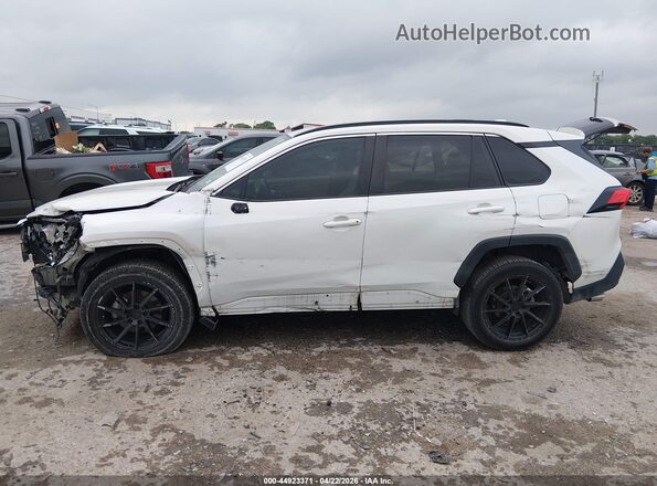 2T3C1RFV2MW112429 2021 TOYOTA LE White 