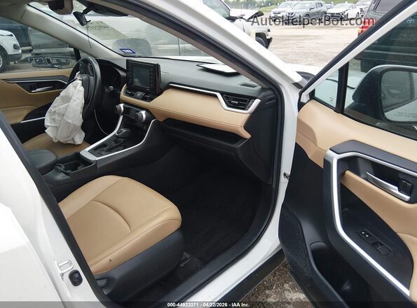 2T3C1RFV2MW112429 2021 TOYOTA LE White წინა სალონის ხედი