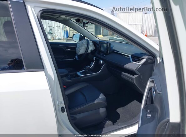2T3C1RFV2MW113385 2021 TOYOTA LE Белый Вид салона спереди