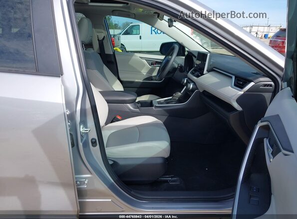 2T3C1RFV2PC230521 2023 TOYOTA LE Silver Front interior view