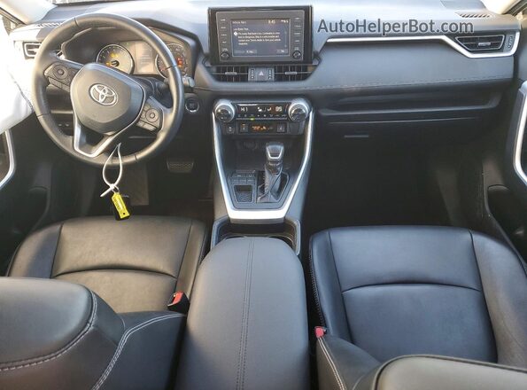 2T3C1RFV8KC011880 2019 TOYOTA LE Серебряный Вид панели приборов