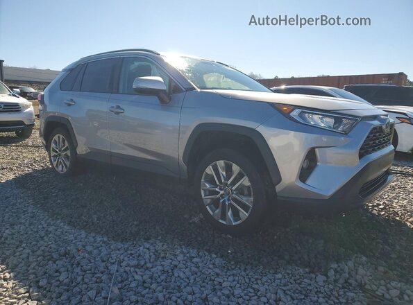 2T3C1RFV8KC011880 2019 TOYOTA LE Серебряный Передняя правая четверть