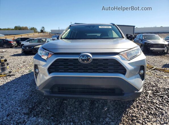 2T3C1RFV8KC011880 2019 TOYOTA LE Серебряный Вид спереди