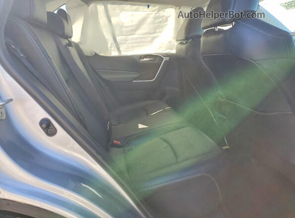 2T3C1RFV8KC011880 2019 TOYOTA LE Серебряный Вид задней части салона