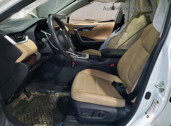 2T3DWRFV2RW243728 2024 TOYOTA RAV White Front interior view