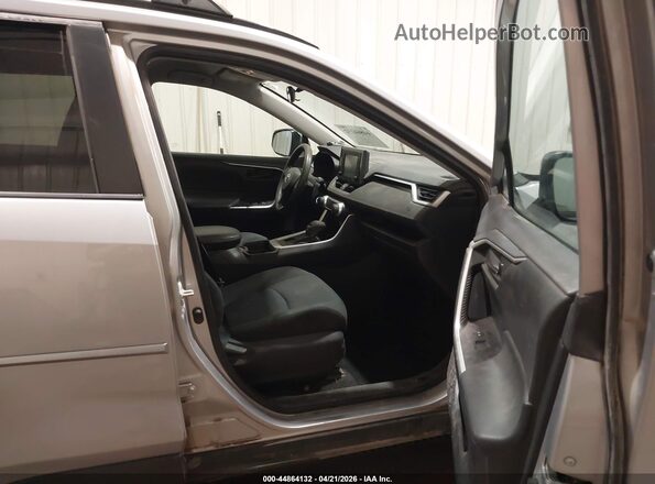 2T3F1RFV3LW138727 2020 TOYOTA LE Silver წინა სალონის ხედი