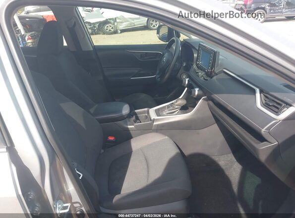2T3H1RFV2MC116309 2021 TOYOTA LE Silver Widok wnętrza z przodu