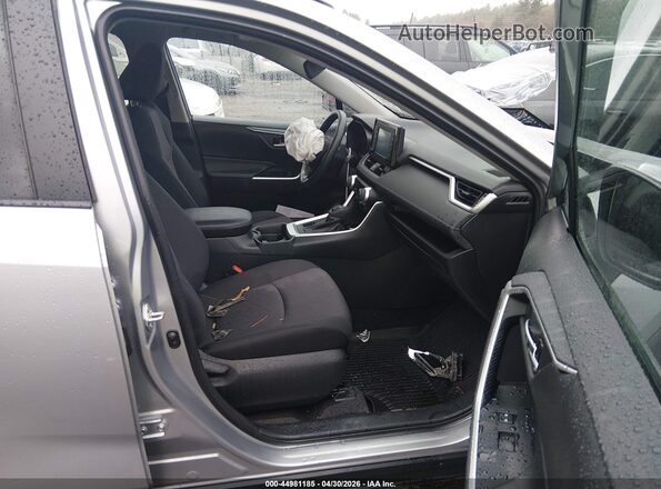 2T3P1RFV0KC025015 2019 TOYOTA LE Silver Widok wnętrza z przodu