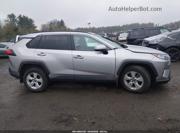2T3P1RFV0KC025015 2019 TOYOTA LE Silver Widok wnętrza z tyłu