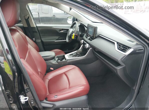 2T3P1RFV1MC154724 2021 TOYOTA LE Black Front interior view