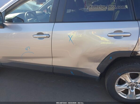 2T3P1RFV2MC171046 2021 TOYOTA LE Silver Սարքավորումների վահանակի տեսք
