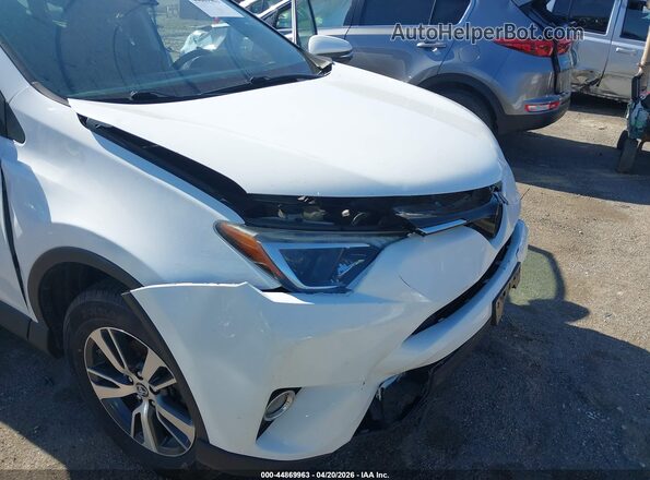 2T3RFREV6JW806310 2018 TOYOTA LE White 