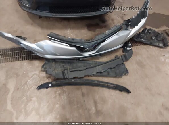 2T3RFREV8JW703552 2018 TOYOTA LE Black Instrument cluster view