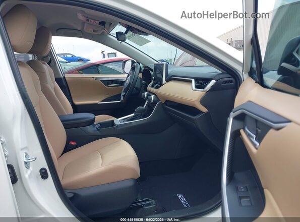 2T3W1RFV1SC352051 2025 TOYOTA LE White Вид салону спереду