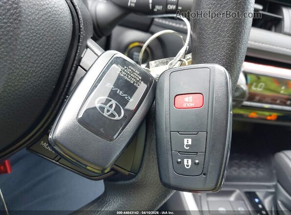 2T3W1RFV2SW428892 2025 TOYOTA LE Красный Вид панели приборов
