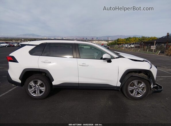 2T3W1RFV3PW279531 2023 TOYOTA LE White Widok wnętrza z tyłu