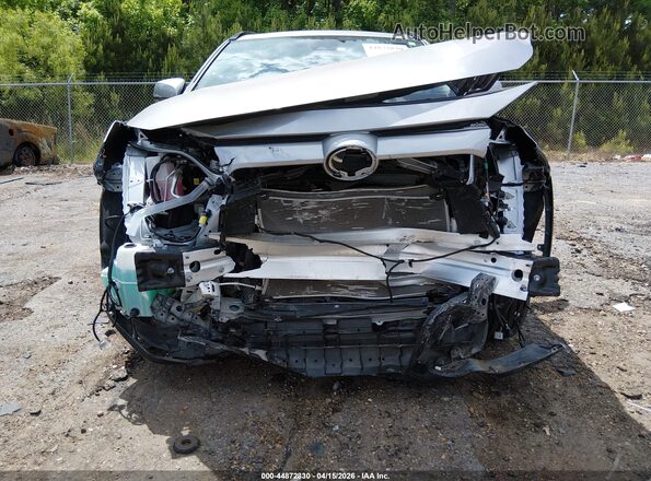 2T3W1RFV6SC331096 2025 TOYOTA LE Silver Front view