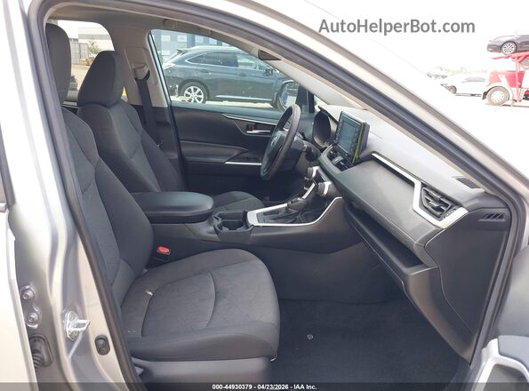 2T3W1RFVXMW169409 2021 TOYOTA LE Silver Widok wnętrza z przodu