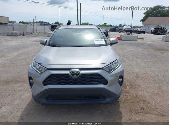 2T3W1RFVXMW169409 2021 TOYOTA LE Silver Widok wnętrza z tyłu