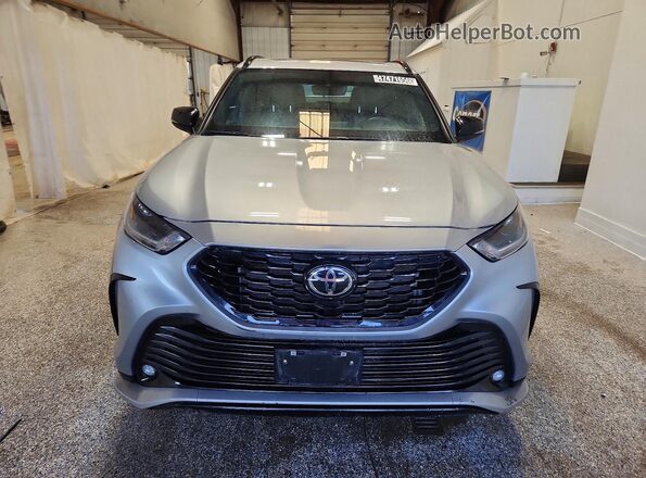 5TDKDRBH4SS577635 2025 TOYOTA HIGHLANDER Silver Front view