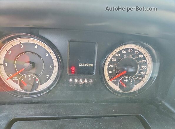 1C6RR6FT9LS150139 2020 RAM 1500 White უკანა სავარძლების ხედი