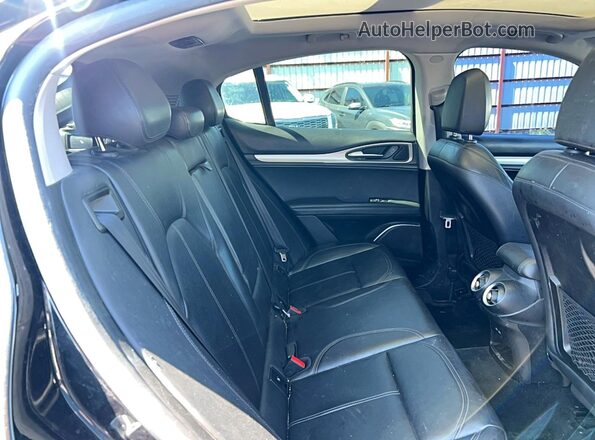 ZASFAKPN8J7B82924 2018 ALFA ROMEO STELVIO Черный Вид салона спереди