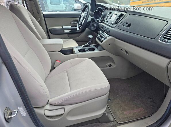 KNDMA5C17J6400720 2018 KIA SEDONA Gray Widok z tyłu