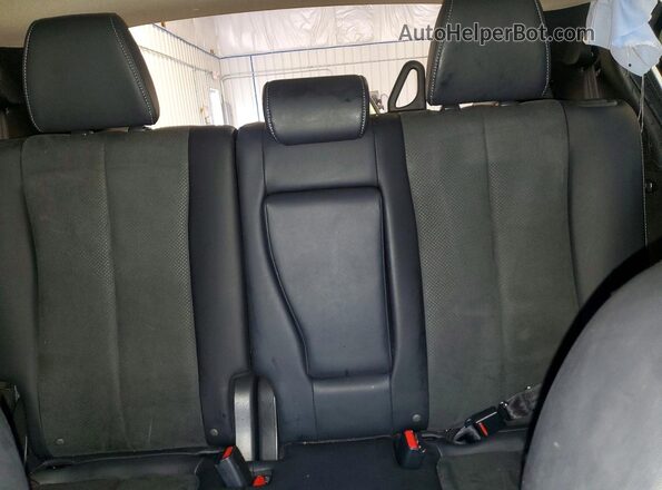 JA4ATWAAXTZ004038 2026 MITSUBISHI ECLIPSE Silver Widok wnętrza z tyłu
