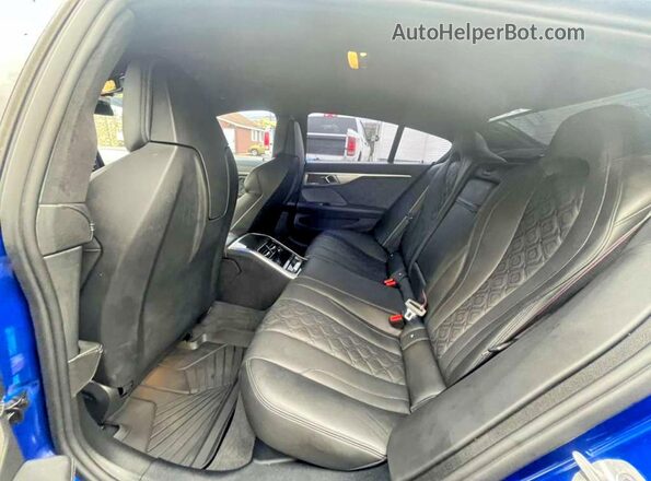 WBSGV0C08PCM43252 2023 BMW M8 Blue Widok tylnych siedzeń