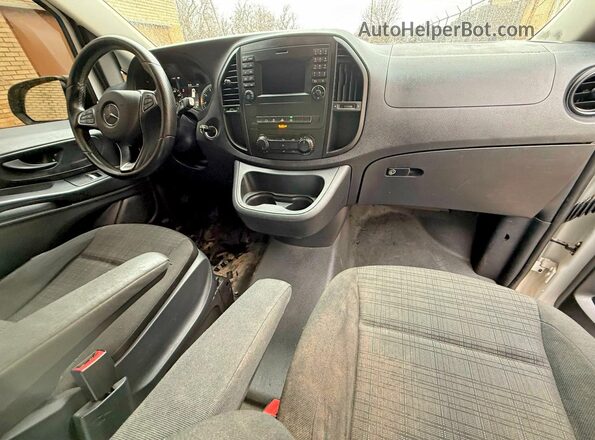 WD3PG2EA5H3338702 2017 MERCEDES-BENZ METRIS White უკანა სავარძლების ხედი