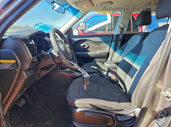KNDJP3A54J7535109 2018 KIA SOUL Gray 