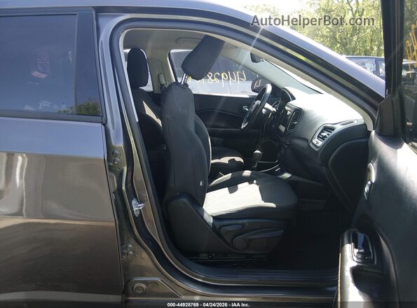 3C4NJCAB2KT658378 2019 JEEP COMPASS Серый Вид салона спереди