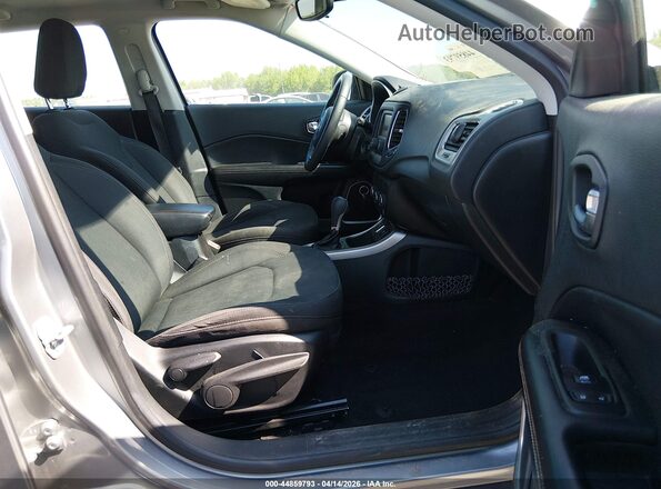 3C4NJCAB5JT330225 2018 JEEP COMPASS Gray Widok wnętrza z przodu