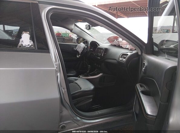 3C4NJCBB1HT671081 2017 JEEP NEW COMPASS Silver 