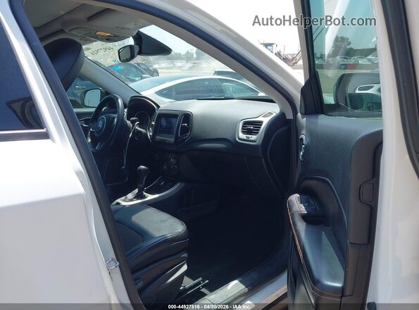 3C4NJCBB8HT632441 2017 JEEP NEW COMPASS White Widok wnętrza z przodu