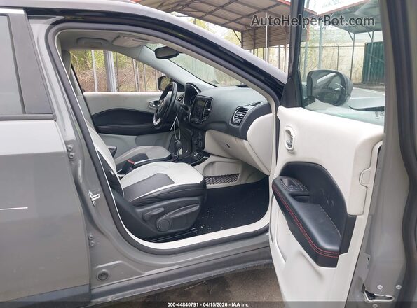 3C4NJCCB6LT162708 2020 JEEP COMPASS Gray Սալոնի դիմացի տեսք