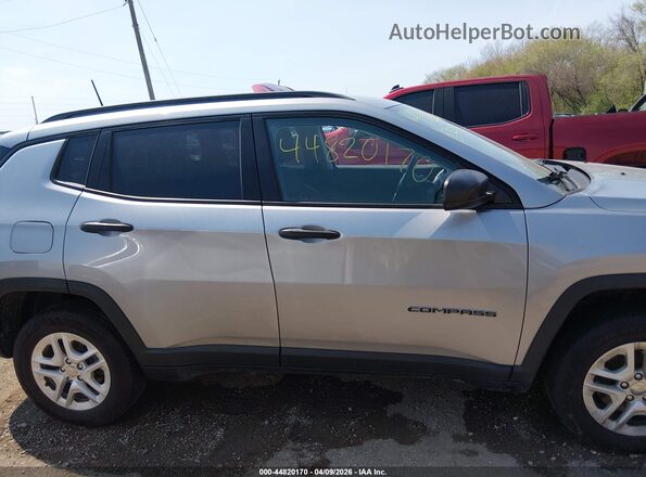 3C4NJDAB2JT100972 2018 JEEP COMPASS Silver Vista interior trasera