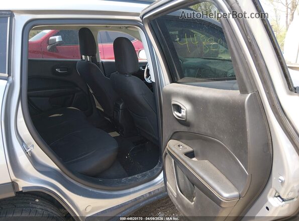 3C4NJDAB2JT100972 2018 JEEP COMPASS Silver Vista de la etiqueta del VIN