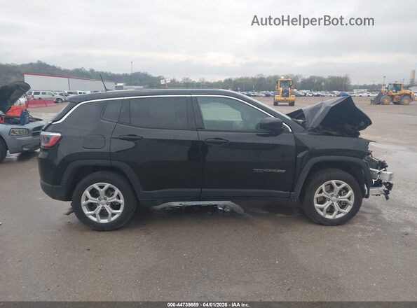 3C4NJDAN3RT146526 2024 JEEP COMPASS Black Rear interior view