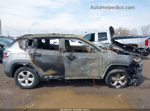 3C4NJDBB0KT850709 2019 JEEP COMPASS Серебряный Вид щитка приборов