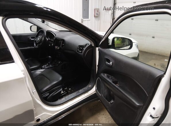 3C4NJDBB0MT505991 2021 JEEP COMPASS Белый Вид салона спереди