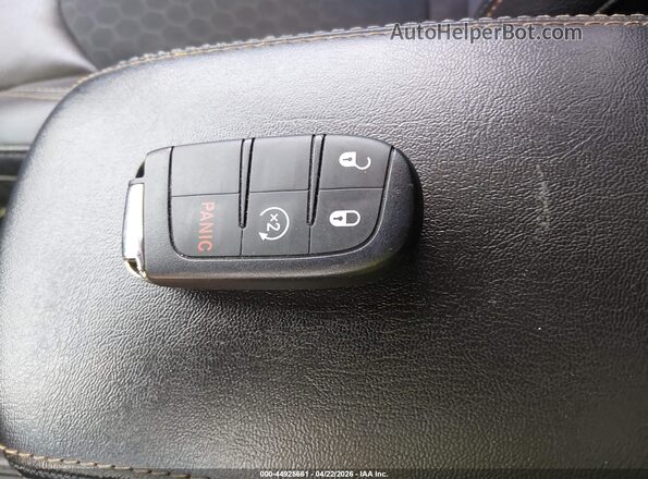 3C4NJDBB1JT349570 2018 JEEP COMPASS Белый 